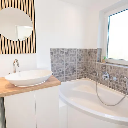 Theresa - Penthouse Terrasse Netflix Parkplatz Fellbach
