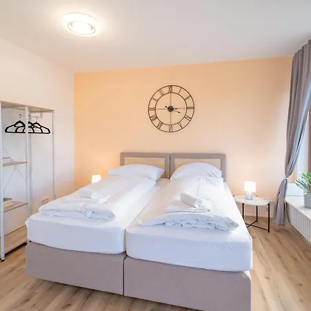 Theresa - Penthouse Terrasse Klima Parkplatz Apartment Fellbach