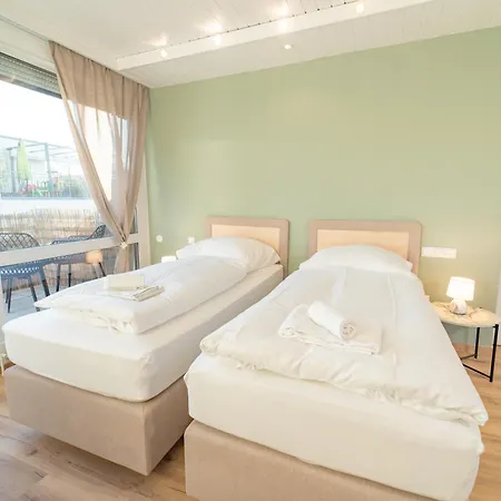 Theresa - Penthouse Terrasse Klima Parkplatz Apartment