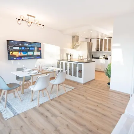 Theresa - Penthouse Terrasse Netflix Parkplatz Fellbach