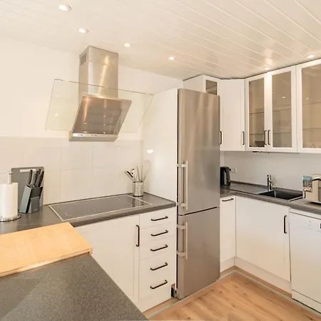 Theresa - Penthouse Terrasse Klima Parkplatz Apartment